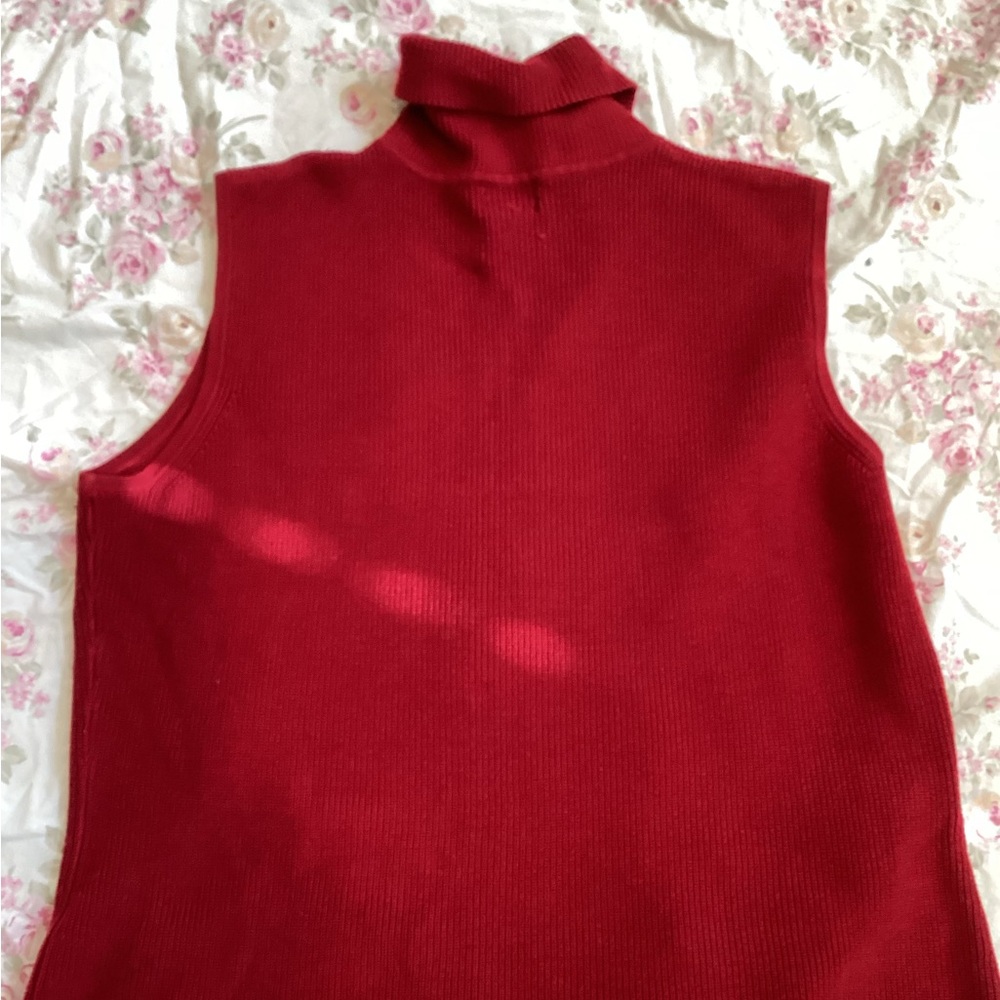 RQT XL acrylic sleeveless sweater in vibrant red